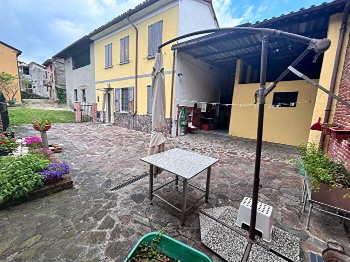 Casa con 5 locali in vendita in Costa Montefedele, Montu Beccaria