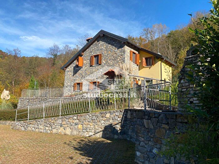 Casa con 5 locali in vendita in San Bartolomeo, Taleggio