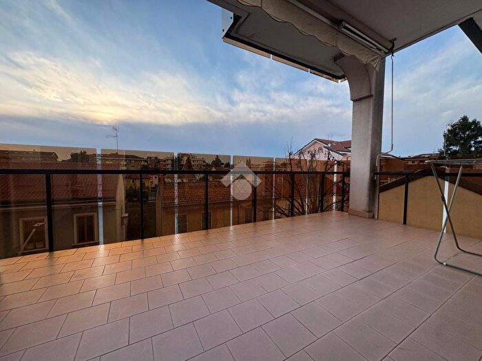 Appartamento trilocale in affitto in Via Torino, Flora, Legnano