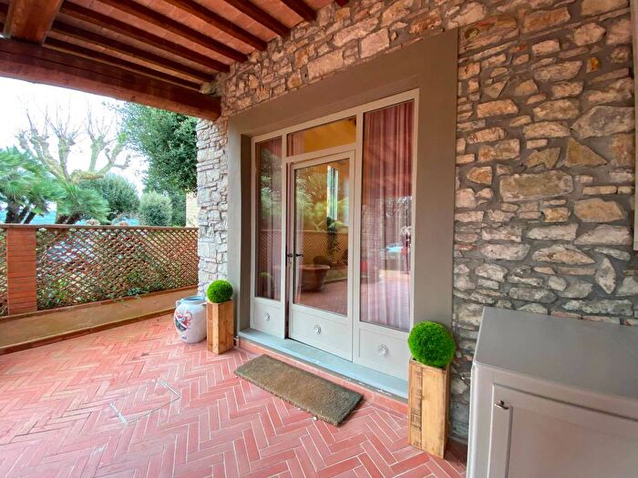 Casa con 5 locali in affitto in Via Vecchia di Pozzolatico, Galluzzo, Firenze