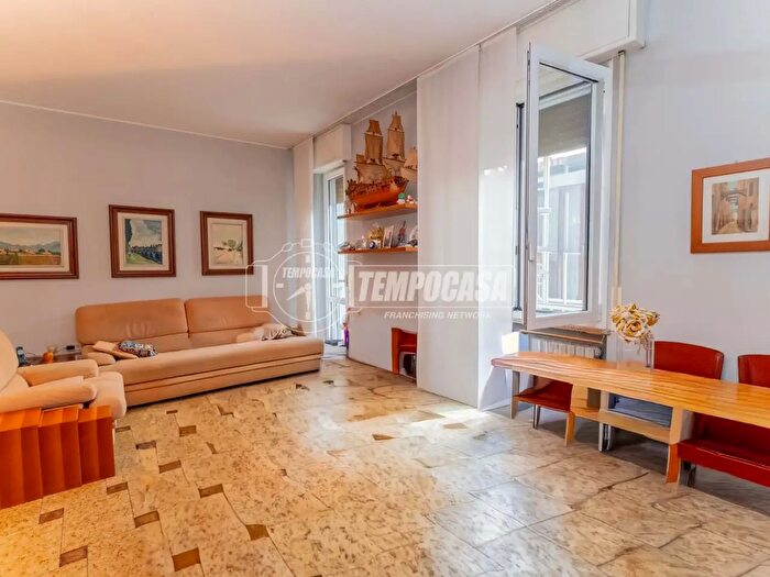 Appartamento trilocale in vendita in Via Campo dei Fiori, Novate Milanese