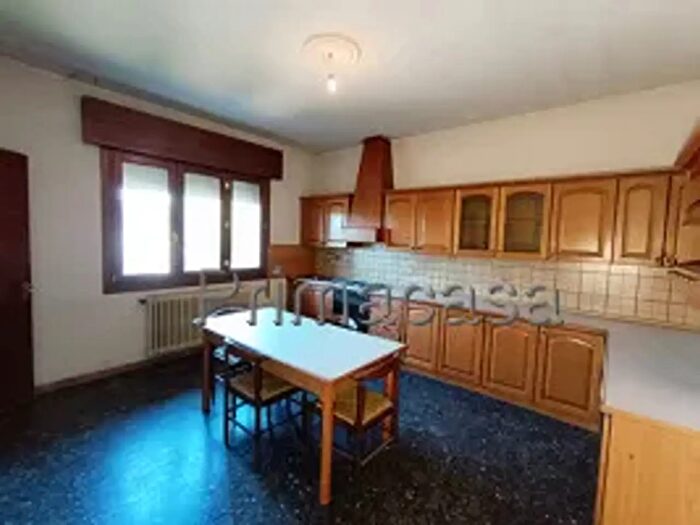 Casa con 11 locali in vendita in Via Mazzini, Scorze