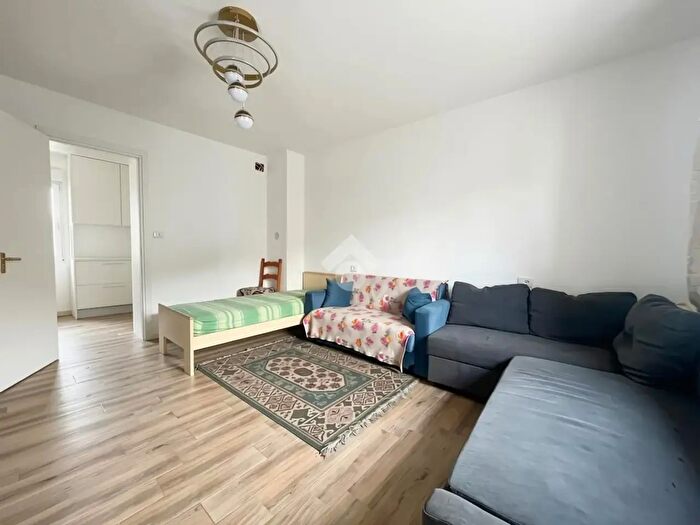 Casa trilocale in vendita in Via dei Pascoli, Conegliano