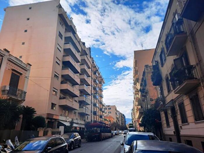 Appartamento con 6 locali in vendita in Via Ludovico Ariosto, Palermo