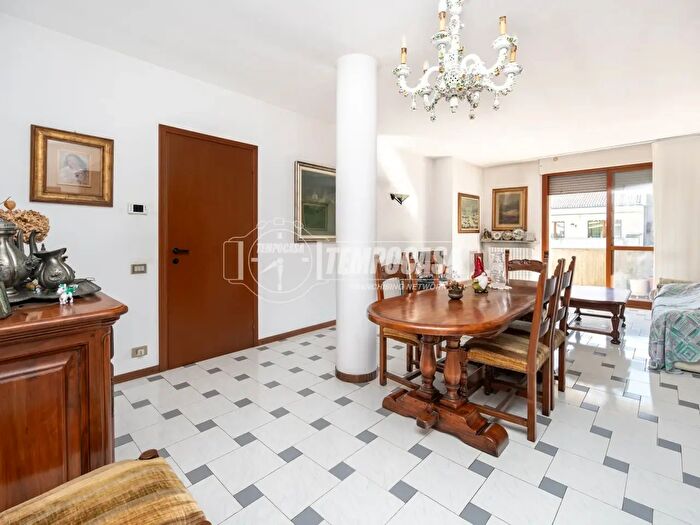 Appartamento trilocale in vendita in Via Guglielmo Marconi B Scala a, Seriate