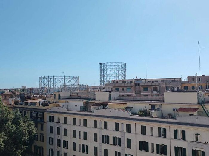 Appartamento quadrilocale in affitto in Via Ostiense, Ostiense, Roma