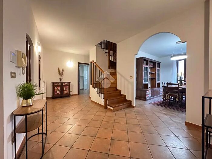 Appartamento con 6 locali in vendita in Via Ferruccio Valobra, Carmagnola