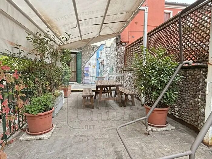 Appartamento trilocale in vendita in Via dei Savonarola, Padova
