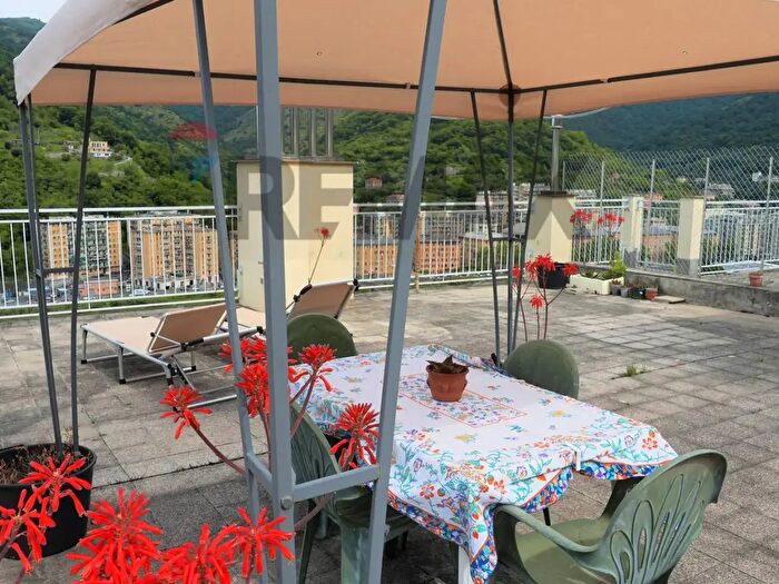 Appartamento trilocale in vendita in Via Terpi, Genova