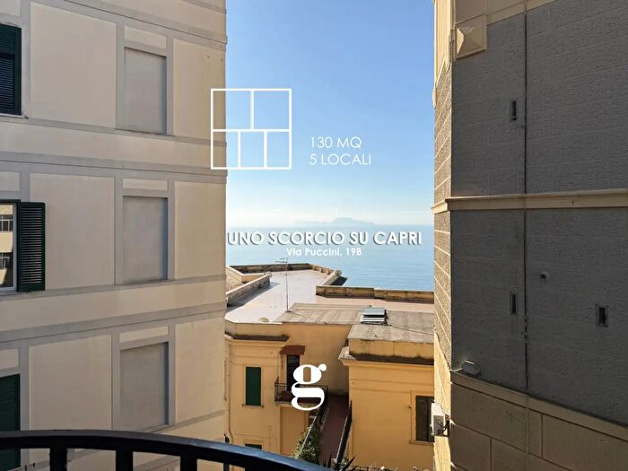 Appartamento con 5 locali in affitto in Via Giacomo Puccini b, Napoli