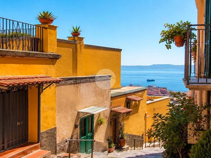 Appartamento bilocale in affitto in Gradini del Petraio, Vomero, Napoli