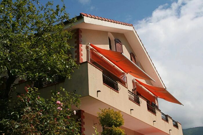 Casa con 6 locali in vendita in Pigna