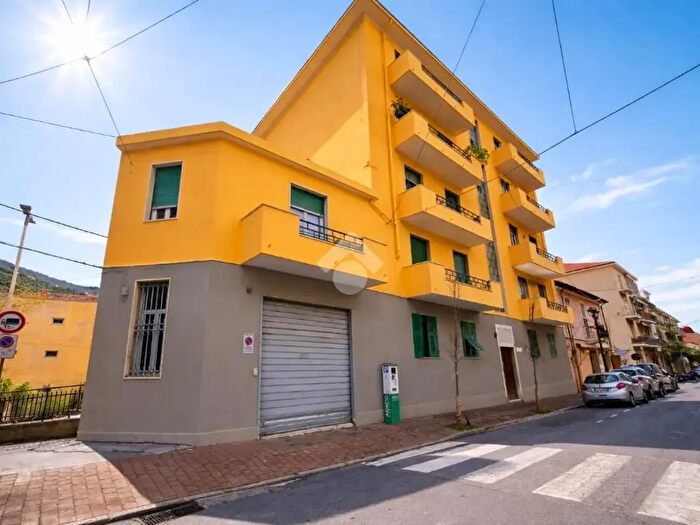 Appartamento quadrilocale in vendita in Viale Giuseppe Mazzini, Taggia