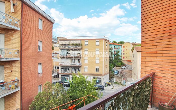 Appartamento trilocale in vendita in Via Carlo Crivelli, Ancona