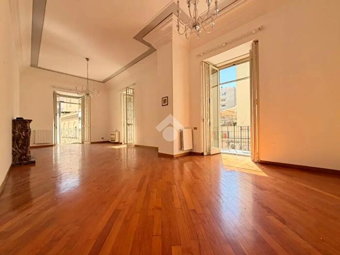 Appartamento con 6 locali in vendita in Via San Pasquale, Napoli