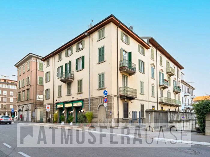 Appartamento con 5 locali in vendita in Via Andrea Fantoni, Bergamo