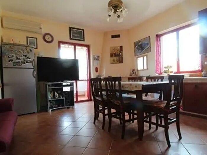 Appartamento trilocale in affitto in Via Cipollino, Sellia Marina