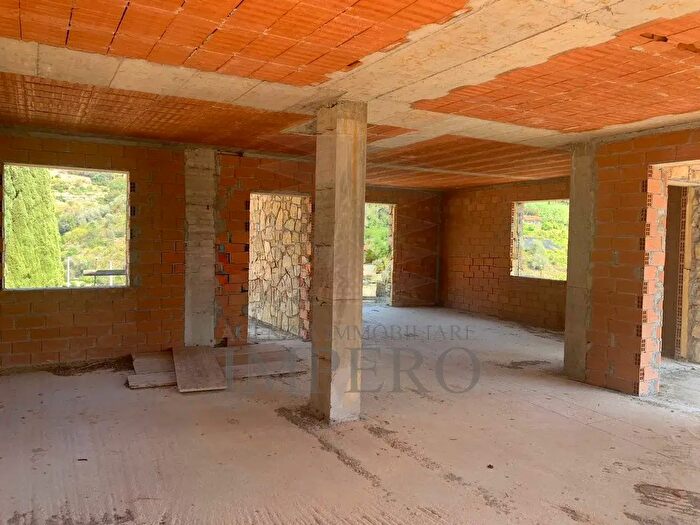 Casa quadrilocale in vendita in Via Silvio Peglio Snc, Bordighera