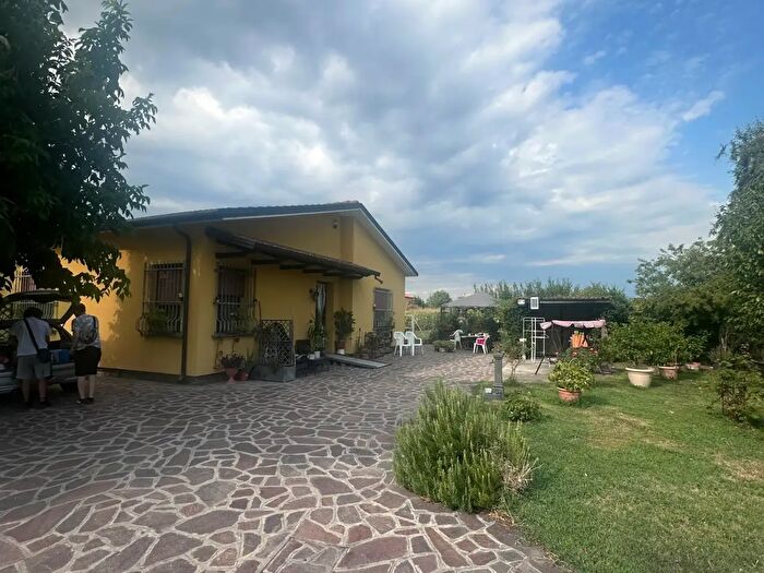 Casa con 8 locali in vendita in Rovigo