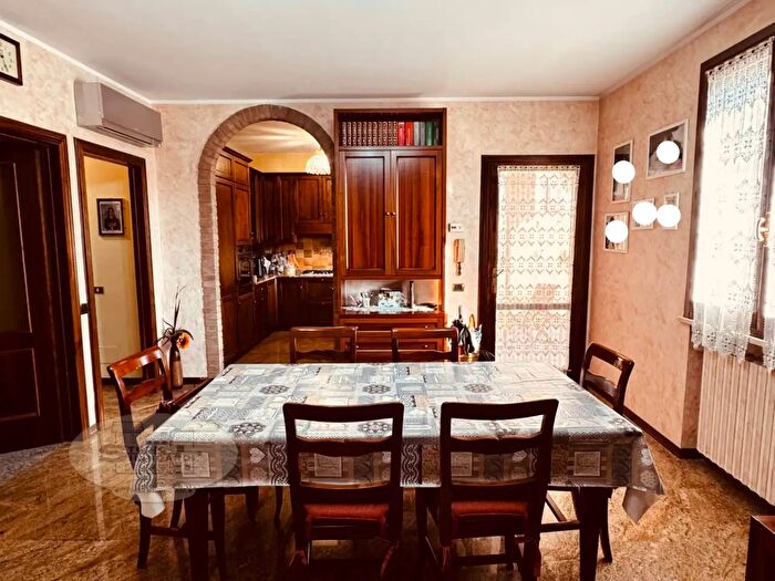 Appartamento con 8 locali in vendita in Formigine