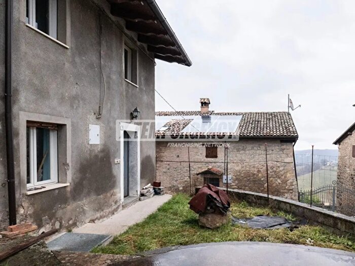 Appartamento quadrilocale in vendita in Via Casa Parenti, Pavullo Nel Frignano