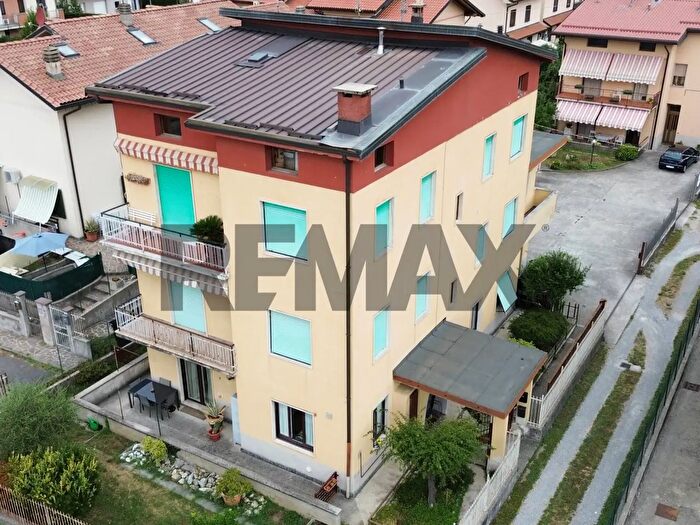 Appartamento quadrilocale in vendita in Via Zappello, Villa D'Adda