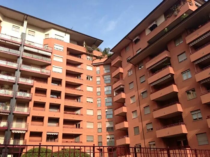 Appartamento trilocale in affitto in Via Muratori, Torino