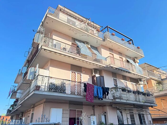 Appartamento quadrilocale in vendita in Via Montelupo Fiorentino, Roma