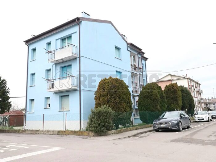 Appartamento quadrilocale in vendita in Via Parini, Bondeno