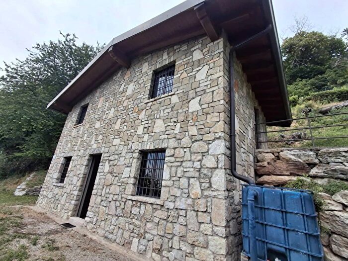 Casa bilocale in vendita in Via PradaVigano San Martino, Vigano San Martino