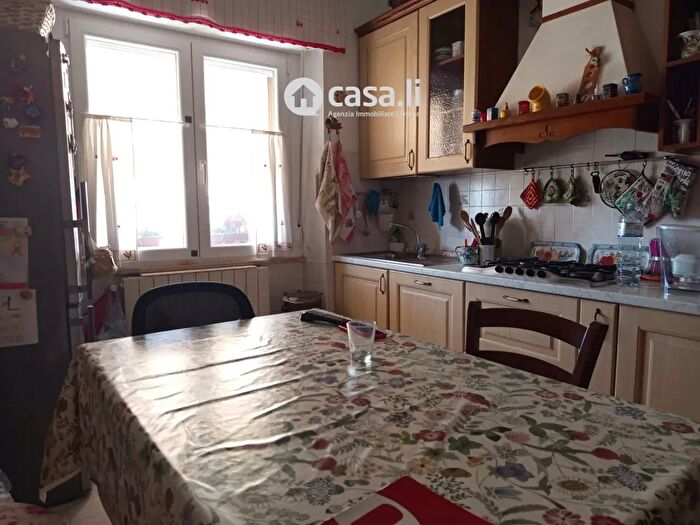 Appartamento trilocale in vendita in Via del Marzocco, Livorno