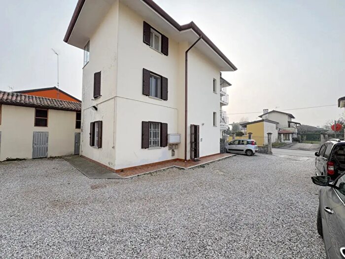 Appartamento trilocale in vendita in Via Giuseppe Verdi, Pozzuolo Del Friuli