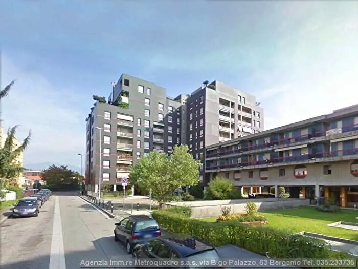 Appartamento quadrilocale in vendita in Via Gambirasio, Bergamo