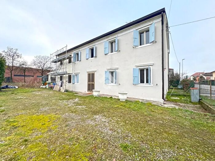 Casa quadrilocale in vendita in Via Venti Settembre, Piazzola Sul Brenta