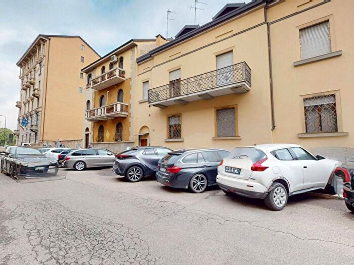 Casa con 6 locali in affitto in Via A Cecchi, Washington, Milano