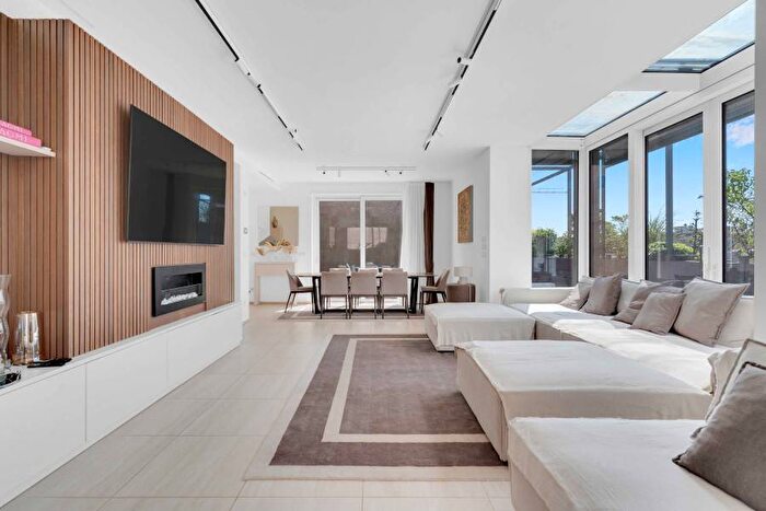 Casa con 6 locali in affitto in Via Andrémarie Ampère, Città Studi, Milano