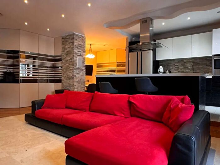 Appartamento trilocale in affitto in Napoli