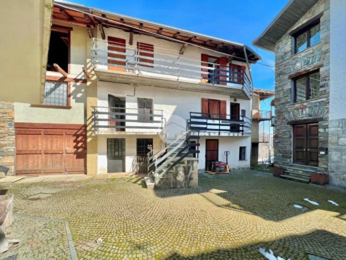 Casa bilocale in vendita in Frazione Aires, Viu