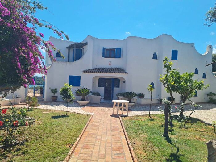 Casa con 6 locali in affitto in Strada Lungomare Pontino, Lungomare Di Sabaudia, Sabaudia