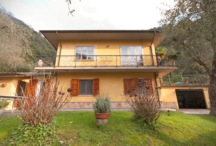Casa con 6 locali in vendita in Carducci Pietrasanta, Pietrasanta