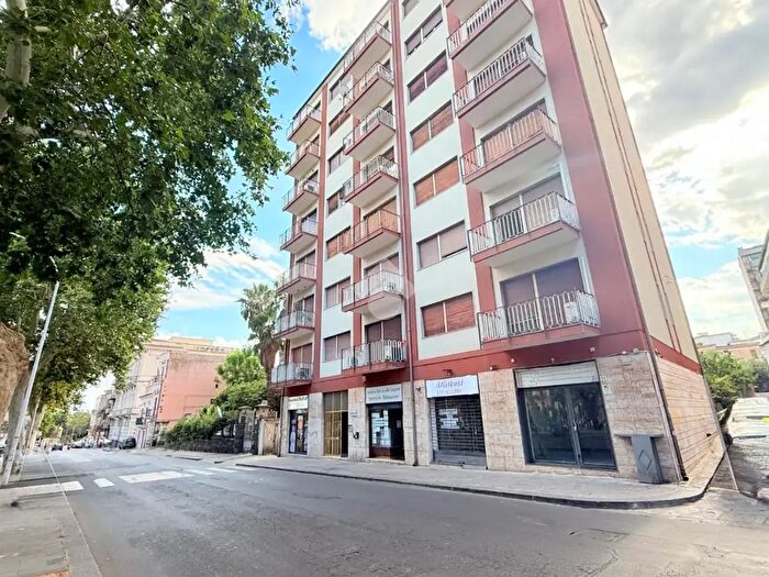 Appartamento con 6 locali in vendita in Piazza Cavour, Catania