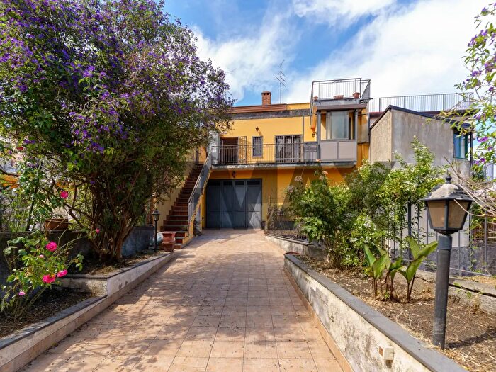 Casa con 10 locali in vendita in Via Madonna delle Grazie, Milo