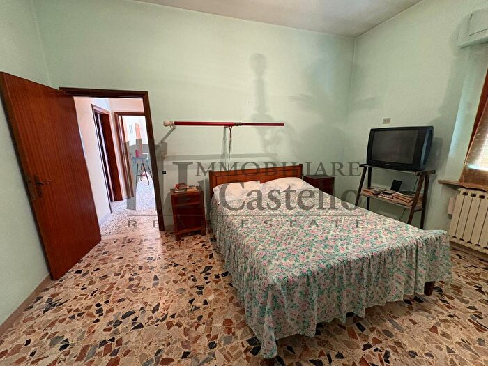 Casa quadrilocale in vendita in Via Cristoforo Colombo, Castiglione Del Lago