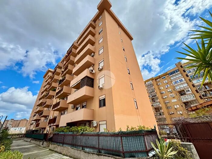 Appartamento con 5 locali in vendita in Via Domenico Russo, Palermo