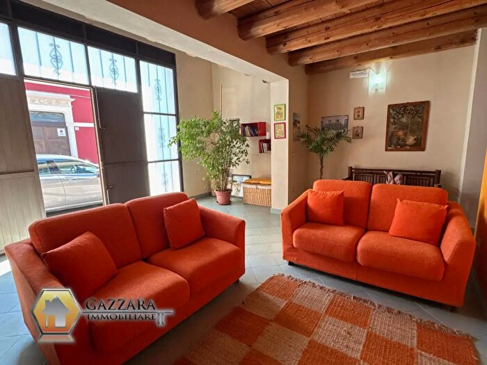 Casa con 10 locali in vendita in Via Umberto, Canicattini Bagni