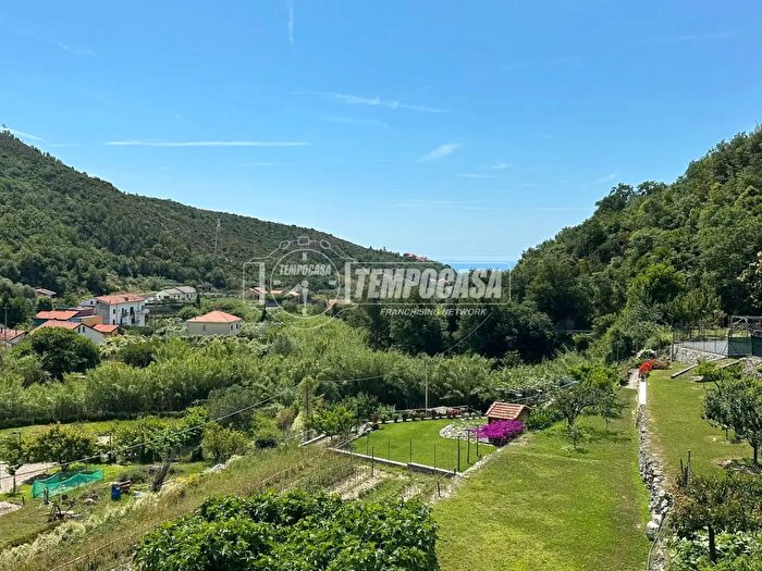Appartamento trilocale in vendita in Borgata Isola Inferiore, Loano