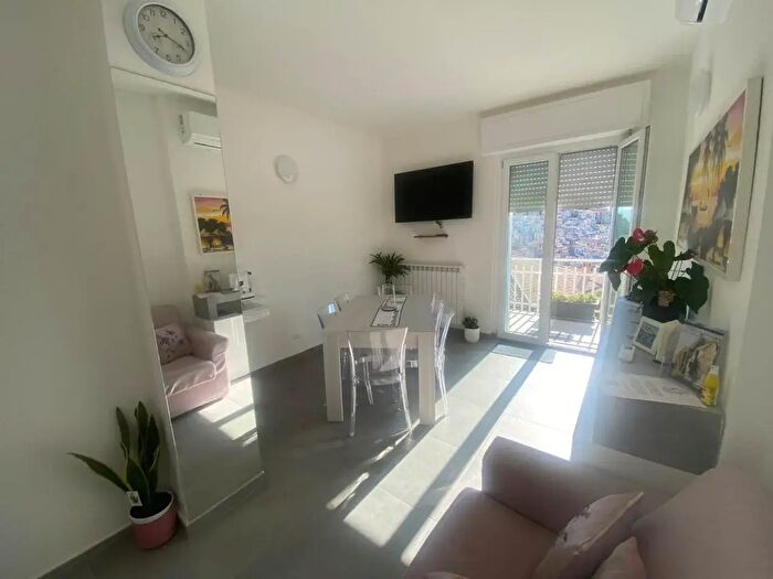 Appartamento trilocale in affitto in Via Cappuccini, Loreto Aprutino