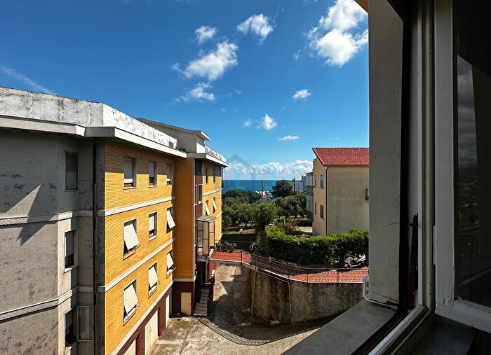 Appartamento quadrilocale in vendita in Via Privata Olivetta, Savona