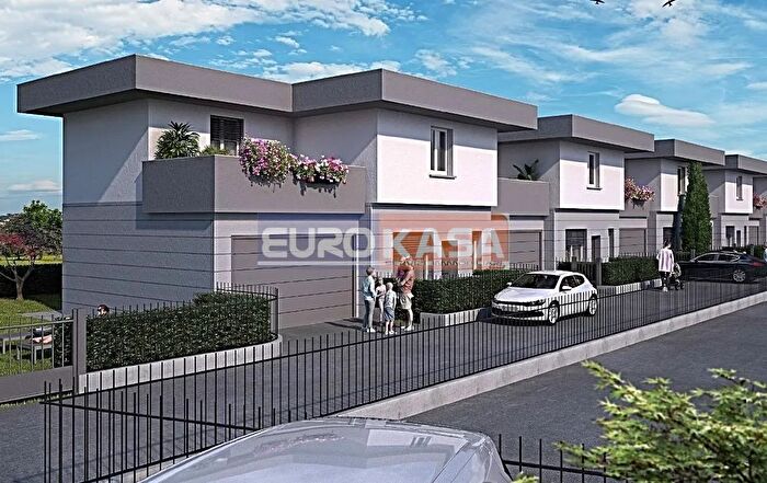 Casa quadrilocale in vendita in Via per Arcene, Lurano