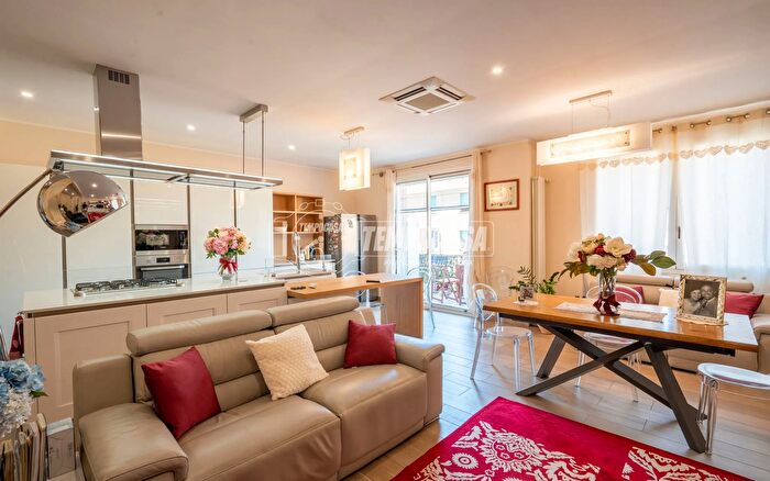 Appartamento con 5 locali in vendita in Via Giovanni Battista Pergolesi, Cagliari